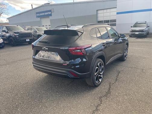 Mosaic Black Metallic 2026 Chevrolet Trax FWD 2RS