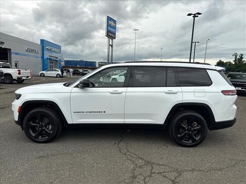 Bright White Clearcoat 2023 Jeep Grand Cherokee L Altitude