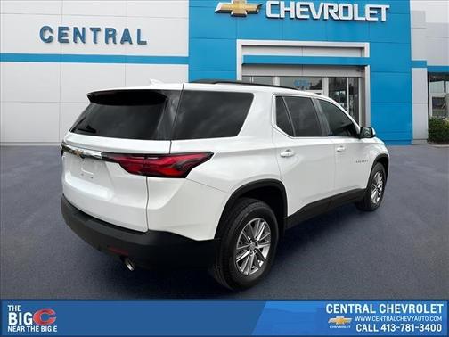 Iridescent Pearl Tricoat 2023 Chevrolet Traverse LT Leather