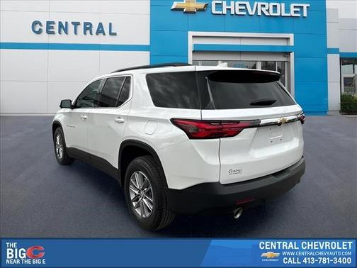 Iridescent Pearl Tricoat 2023 Chevrolet Traverse LT Leather