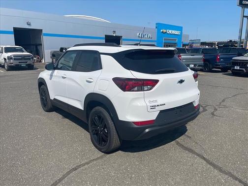 Summit White 2026 Chevrolet Trailblazer LT