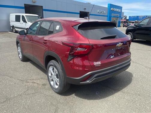 2025 Chevrolet Trax LS