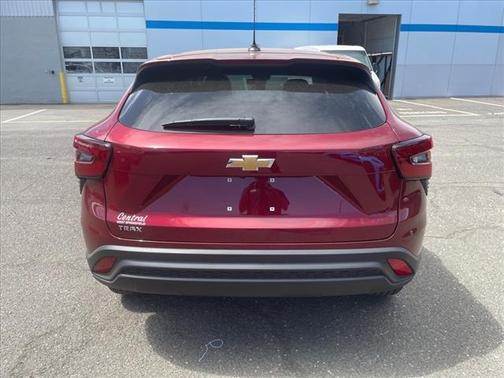 2025 Chevrolet Trax LS