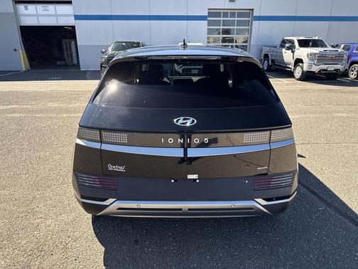 Abyss Black 2024 Hyundai IONIQ 5 SEL