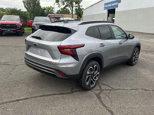 Sterling Gray Metallic 2026 Chevrolet Trax FWD 2RS