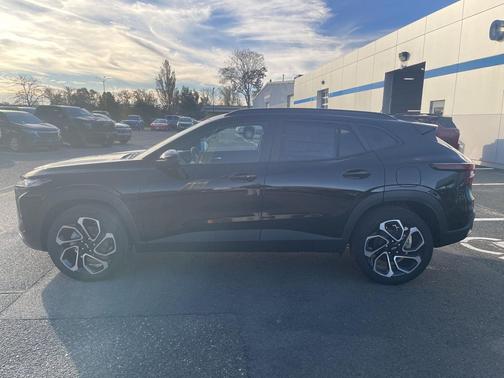 Mosaic Black Metallic 2026 Chevrolet Trax FWD 2RS