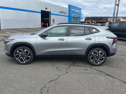 Sterling Gray Metallic 2026 Chevrolet Trax FWD 2RS