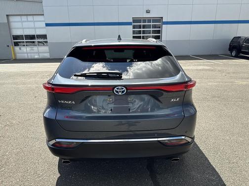 Coastal Gray Metallic 2023 Toyota Venza XLE