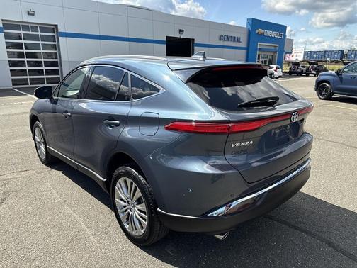 Coastal Gray Metallic 2023 Toyota Venza XLE