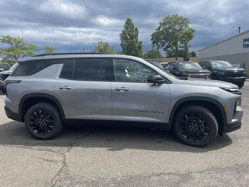 Sterling Gray Metallic 2026 Chevrolet Traverse LT