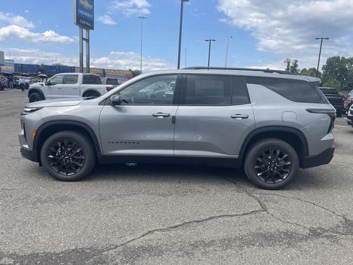 Sterling Gray Metallic 2026 Chevrolet Traverse LT