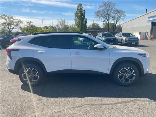 Summit White 2026 Chevrolet Trax LT