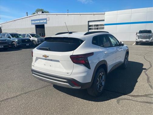 Summit White 2026 Chevrolet Trax LT