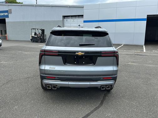 Sterling Gray Metallic 2027 Chevrolet Traverse LT