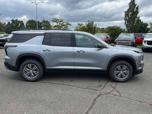 Sterling Gray Metallic 2027 Chevrolet Traverse LT