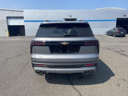 Sterling Gray Metallic 2027 Chevrolet Traverse LT