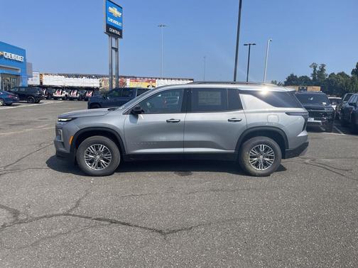 Sterling Gray Metallic 2027 Chevrolet Traverse LT