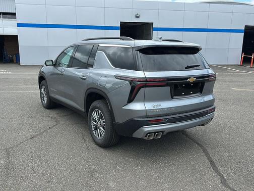 Sterling Gray Metallic 2027 Chevrolet Traverse LT