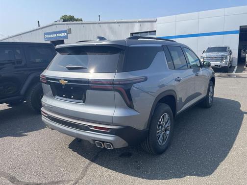 Sterling Gray Metallic 2027 Chevrolet Traverse LT