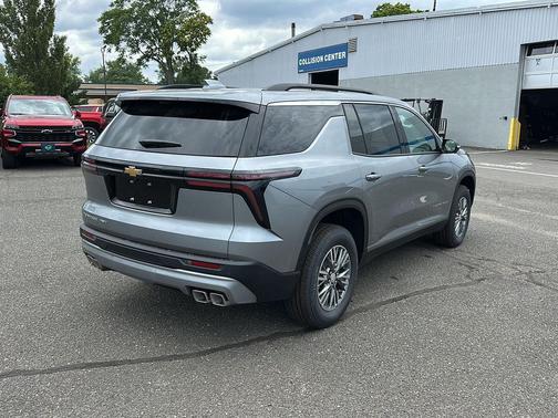Sterling Gray Metallic 2027 Chevrolet Traverse LT