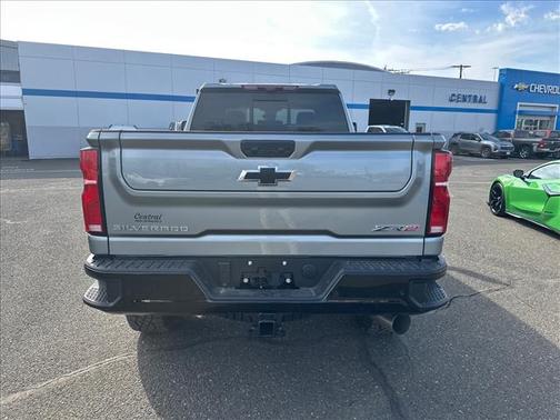 Sterling Gray Metallic 2026 Chevrolet Silverado 2500 Crew Cab, Standard Bed, XR2, 4WD