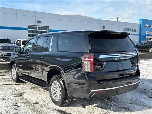 2023 Chevrolet Suburban LT