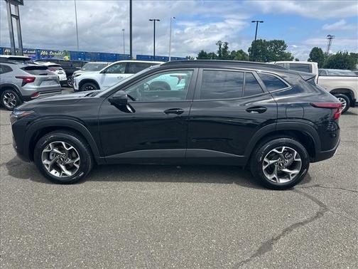 Mosaic Black Metallic 2025 Chevrolet Trax LT