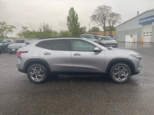 Sterling Gray Metallic 2026 Chevrolet Trax LT