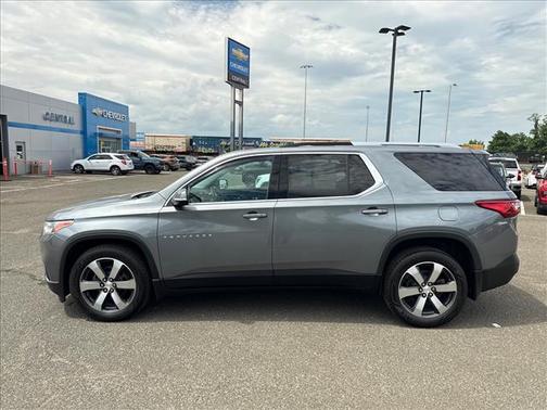 Satin Steel Metallic 2018 Chevrolet Traverse LT Leather