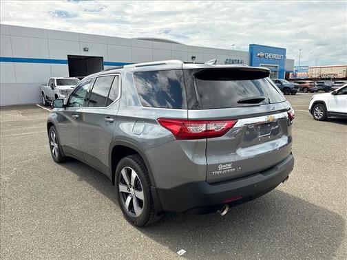 Satin Steel Metallic 2018 Chevrolet Traverse LT Leather