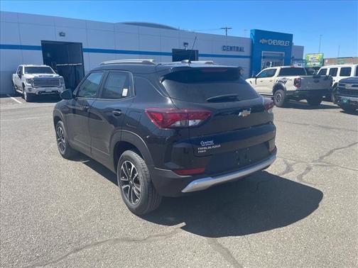 Mosaic Black Metallic 2026 Chevrolet Trailblazer LT