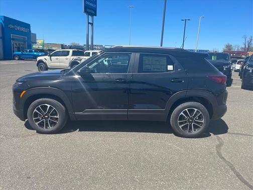 Mosaic Black Metallic 2026 Chevrolet Trailblazer LT