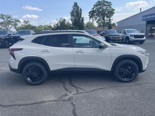 White Sands 2026 Chevrolet Trax FWD ACTIV