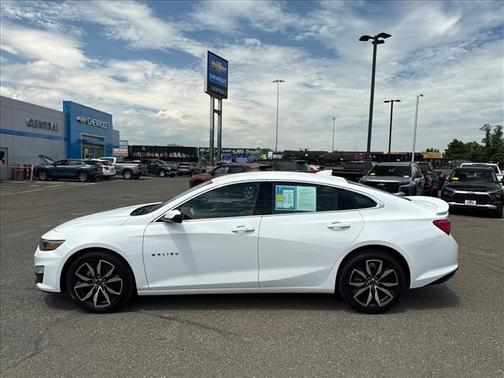 Summit White 2025 Chevrolet Malibu FWD RS