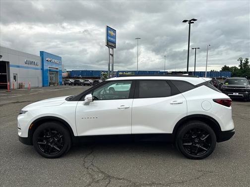 Iridescent Pearl Tricoat 2023 Chevrolet Blazer 3LT