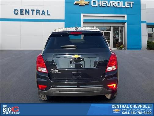 Mosaic Black Metallic 2022 Chevrolet Trax LS