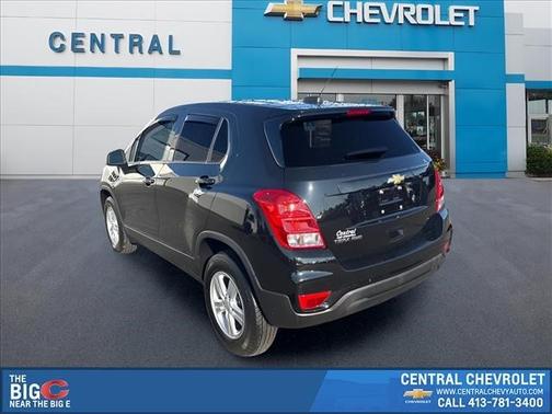 Mosaic Black Metallic 2022 Chevrolet Trax LS