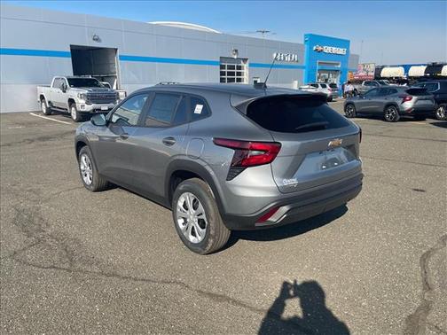 Sterling Gray Metallic 2026 Chevrolet Trax LS