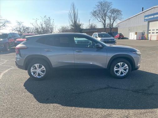 Sterling Gray Metallic 2026 Chevrolet Trax LS