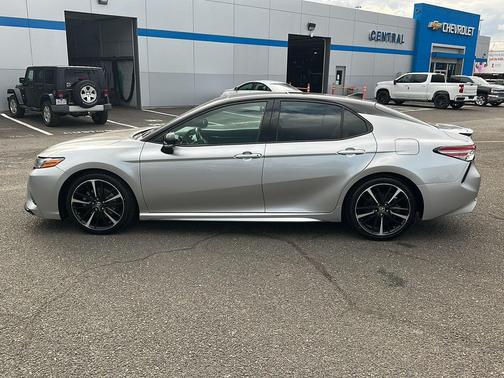 Midnight Black Metallic 2018 Toyota Camry XSE