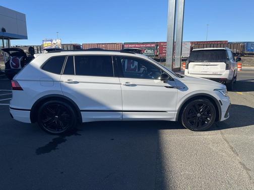 Pure White 2022 Volkswagen Tiguan 2.0T SE R-Line Black 4MOTION
