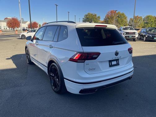 Pure White 2022 Volkswagen Tiguan 2.0T SE R-Line Black 4MOTION