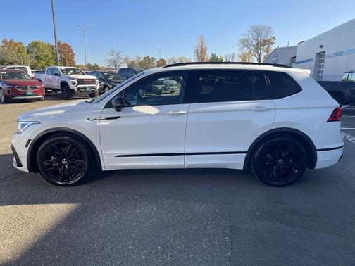 Pure White 2022 Volkswagen Tiguan 2.0T SE R-Line Black 4MOTION
