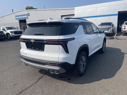 Summit White 2027 Chevrolet Traverse LT