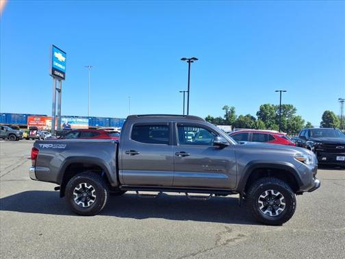 2016 Toyota Tacoma SR