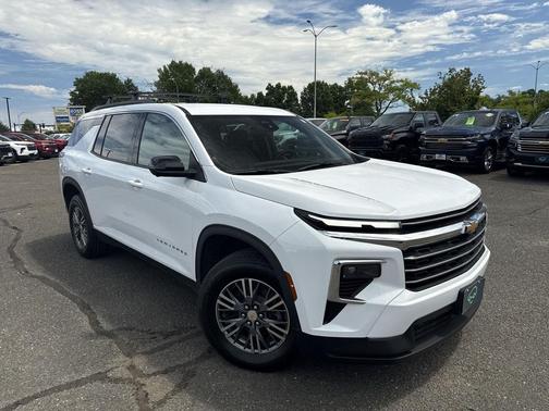 Summit White 2024 Chevrolet Traverse LT