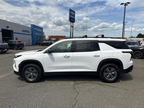 Summit White 2024 Chevrolet Traverse LT