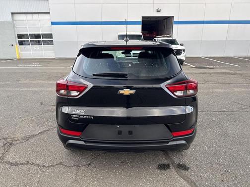 Mosaic Black Metallic 2024 Chevrolet Trailblazer LS