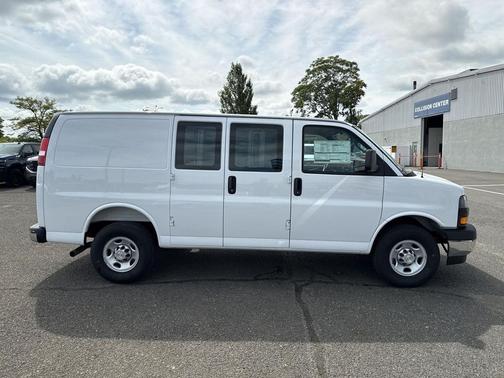 Summit White 2026 Chevrolet Express 2500 LT