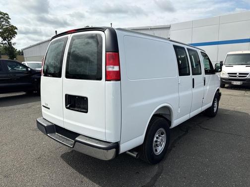 Summit White 2026 Chevrolet Express 2500 LT